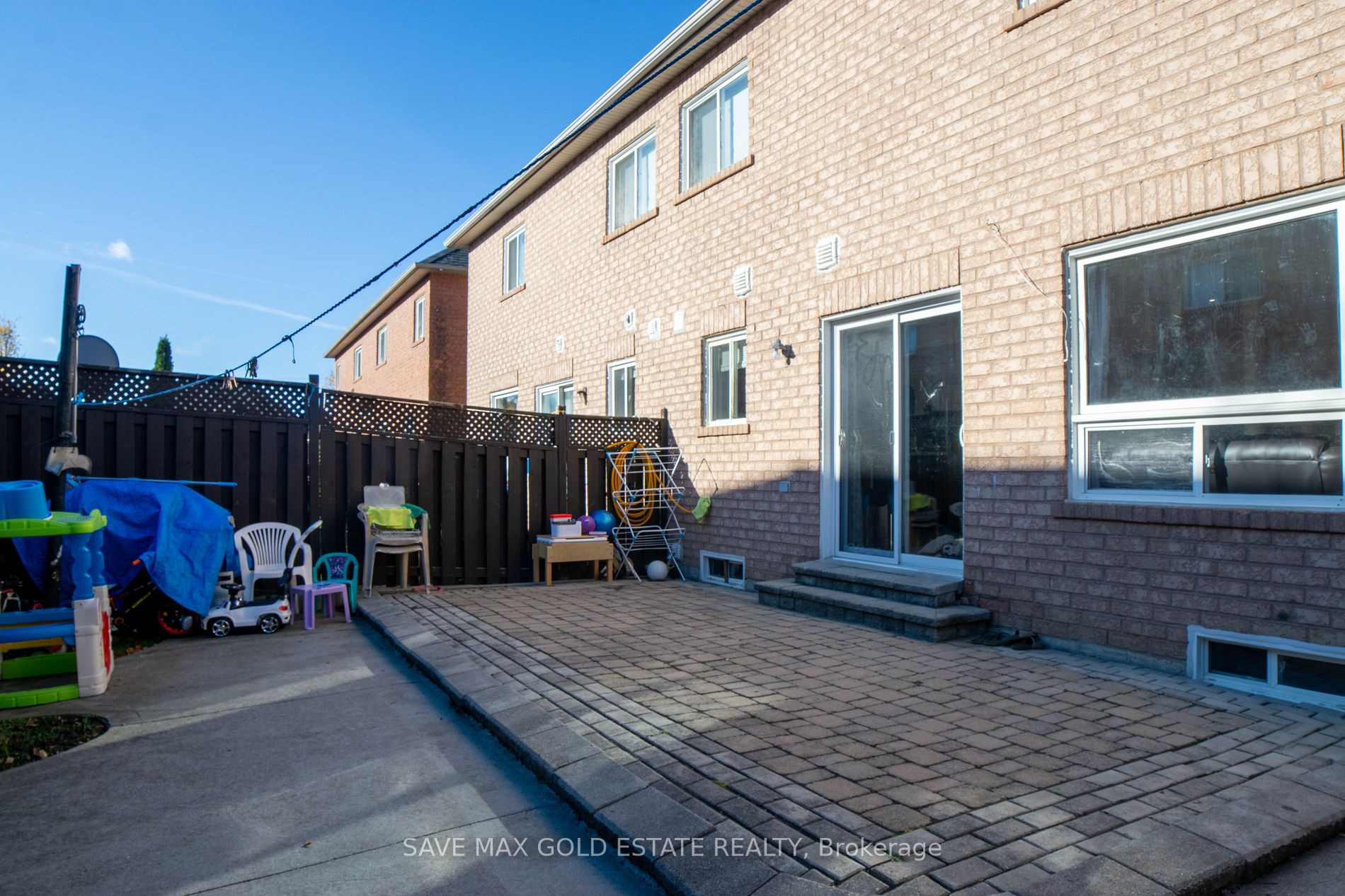 75 Saintsbury Cres