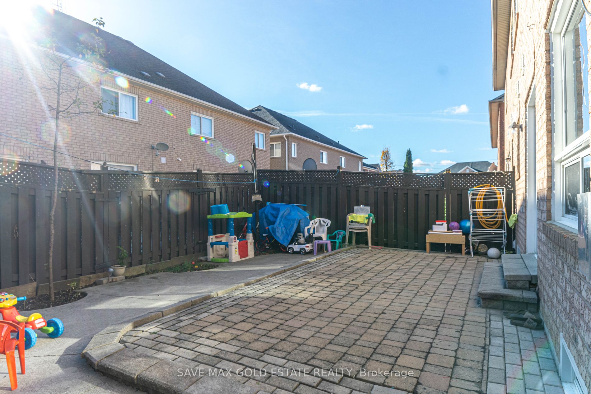 75 Saintsbury Cres