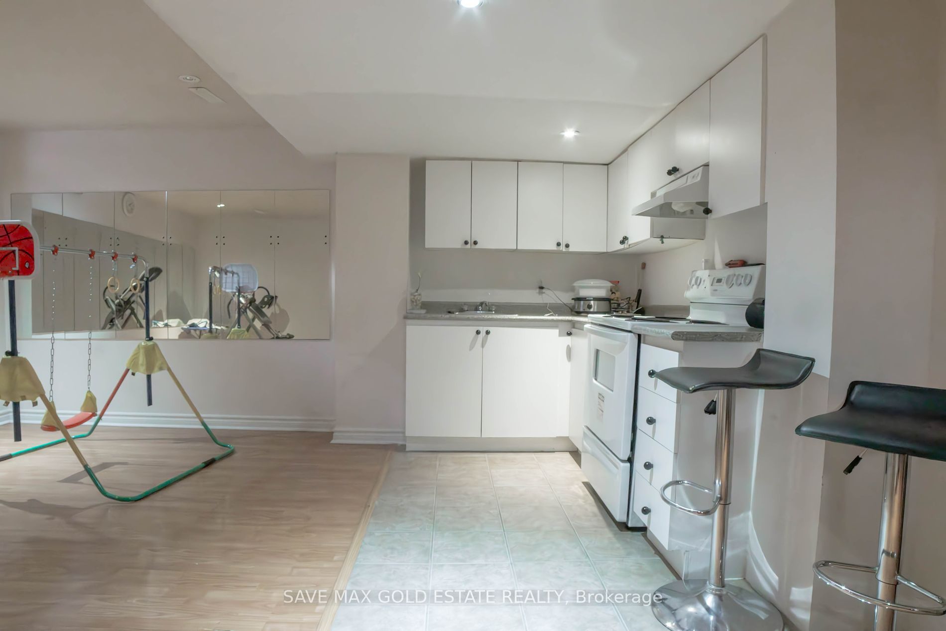 75 Saintsbury Cres
