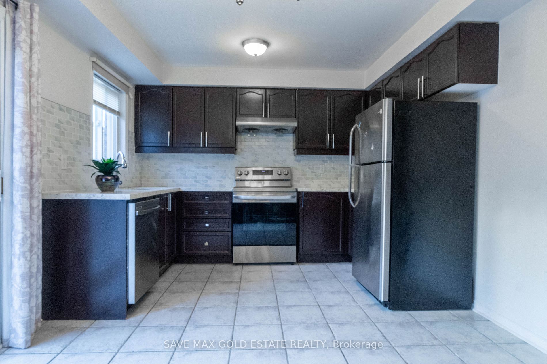 75 Saintsbury Cres