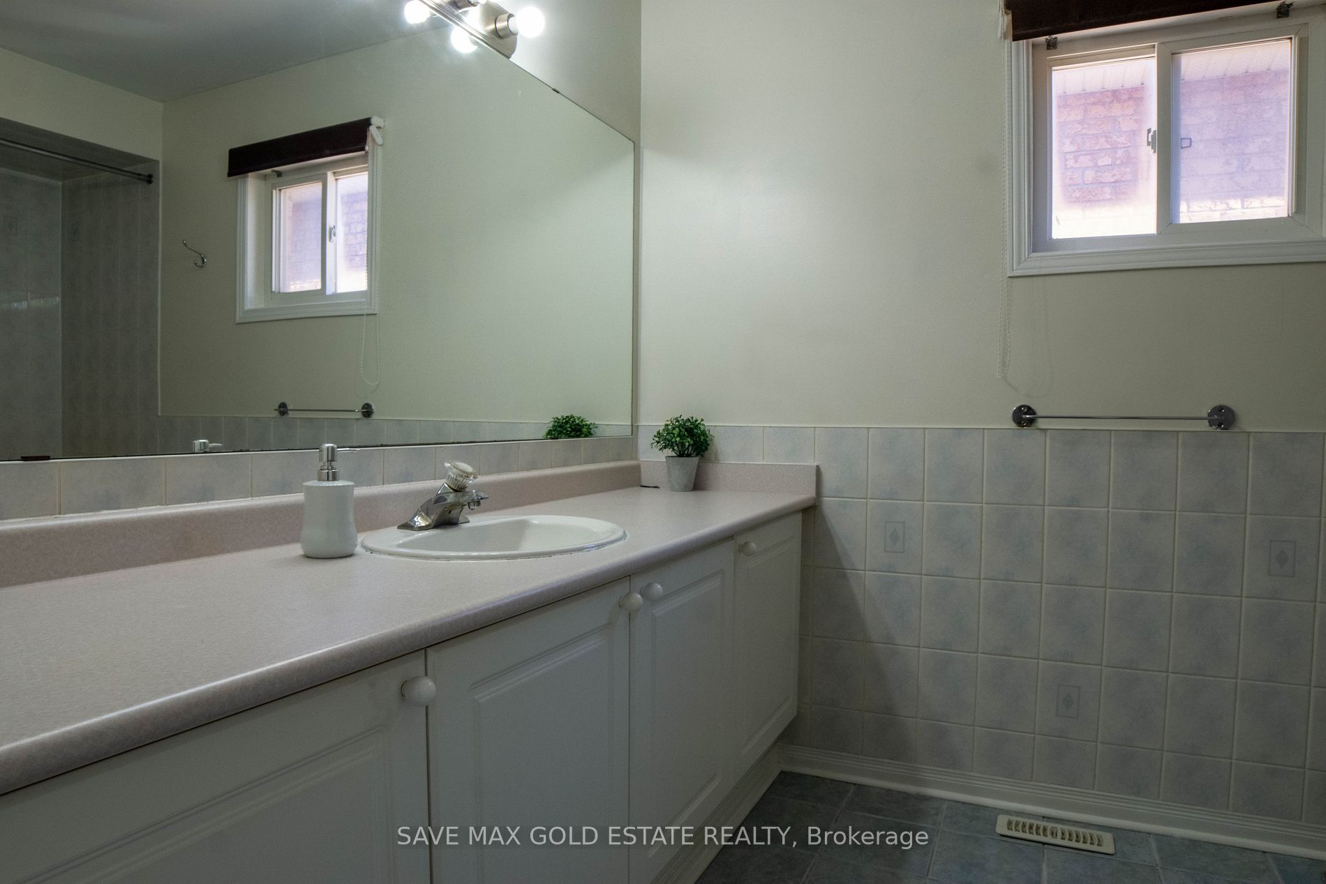 75 Saintsbury Cres