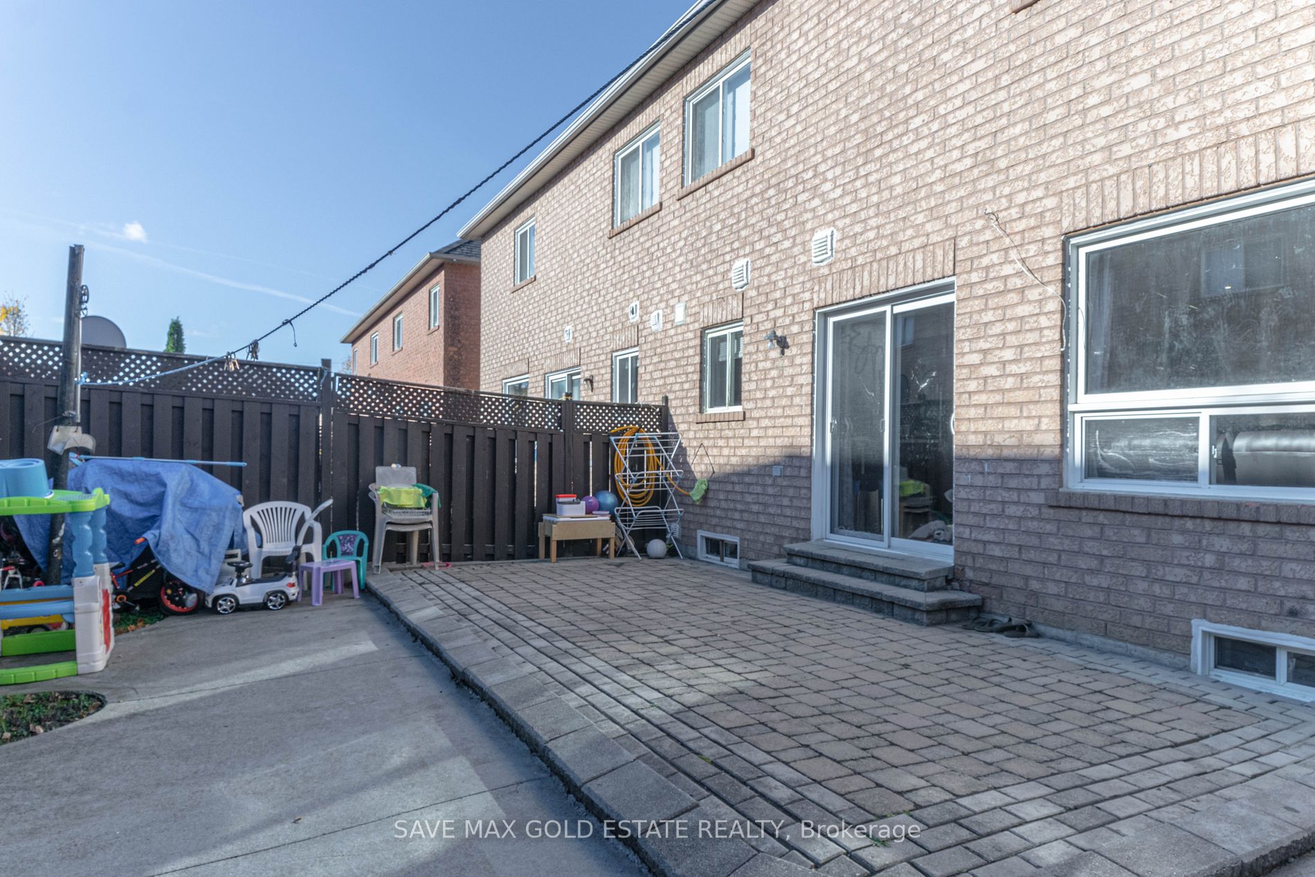 75 Saintsbury Cres