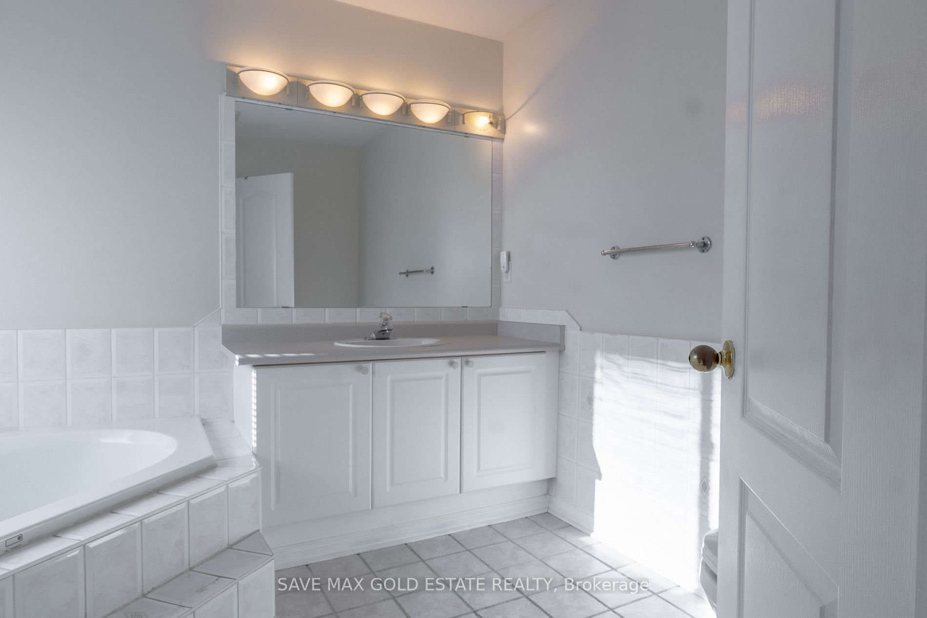 75 Saintsbury Cres