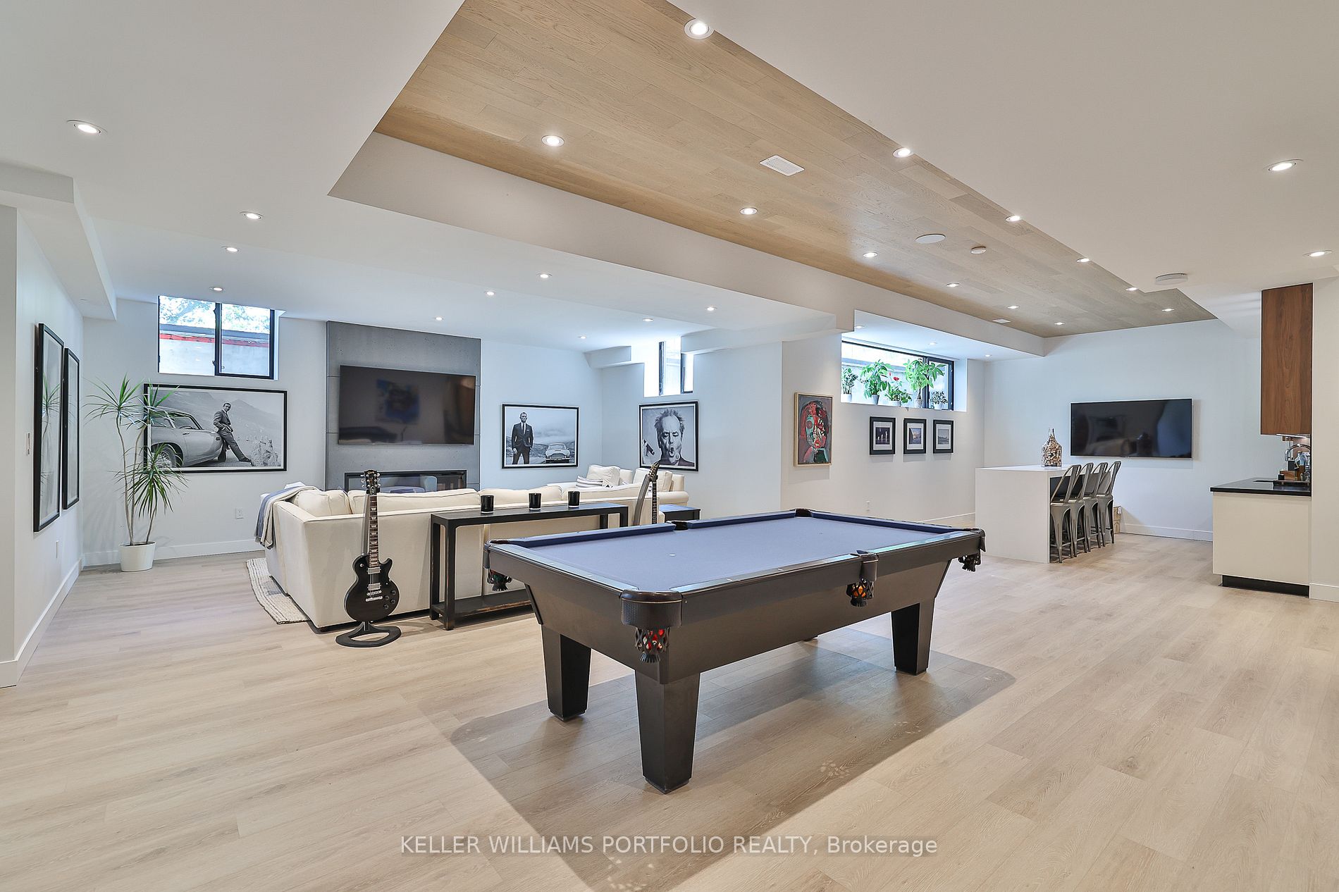 537 Warminster Dr