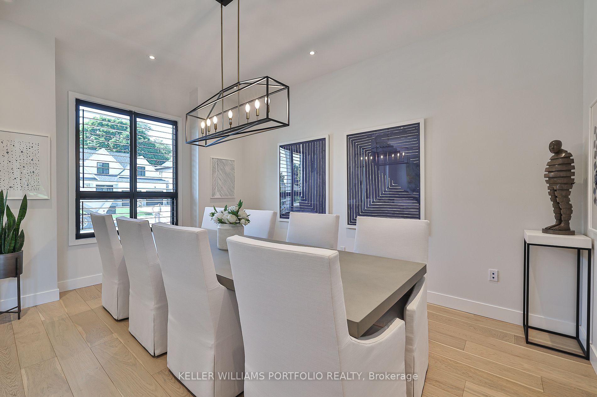 537 Warminster Dr