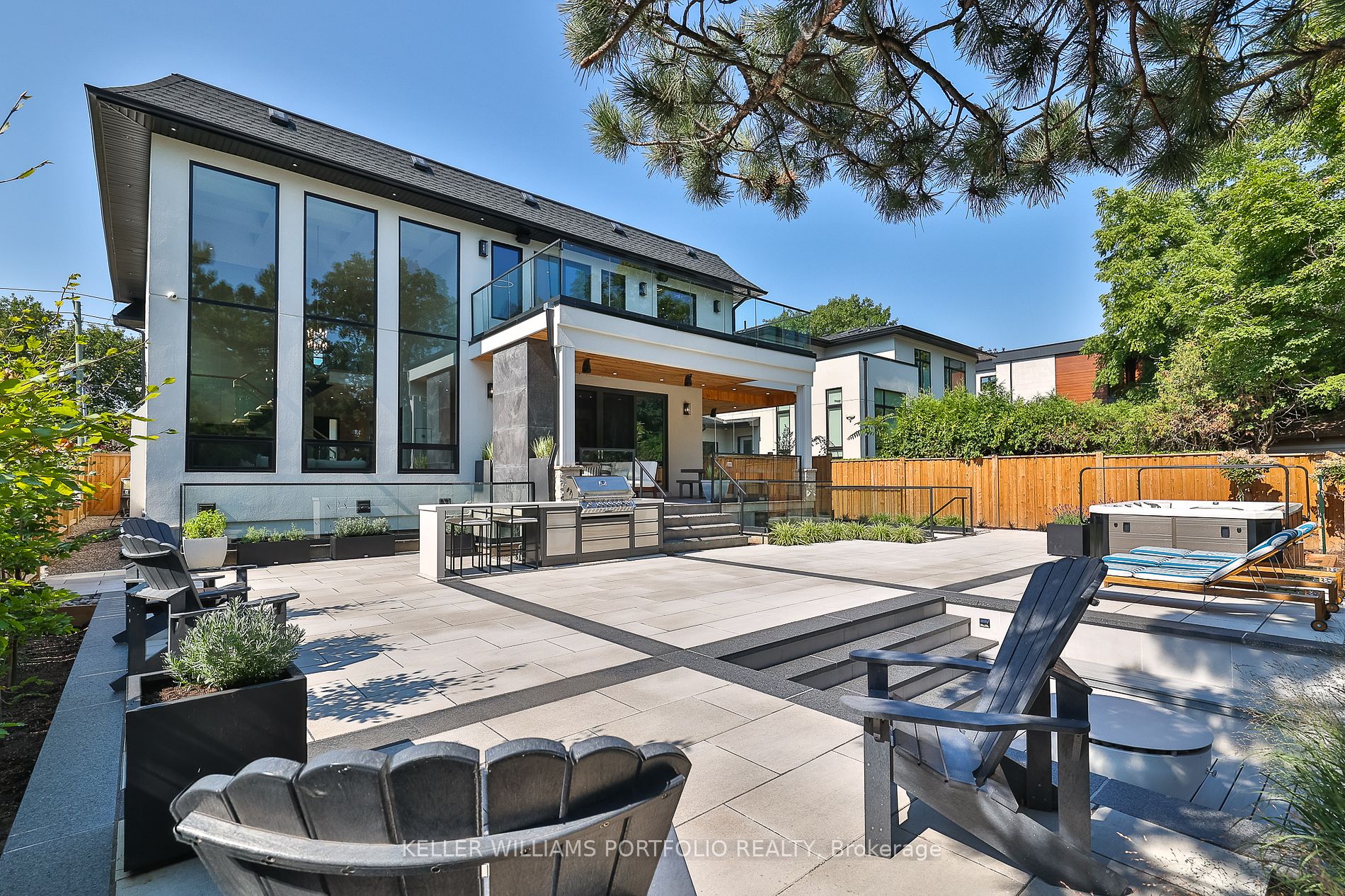 537 Warminster Dr