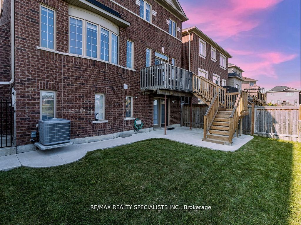26 Lloyd Cres