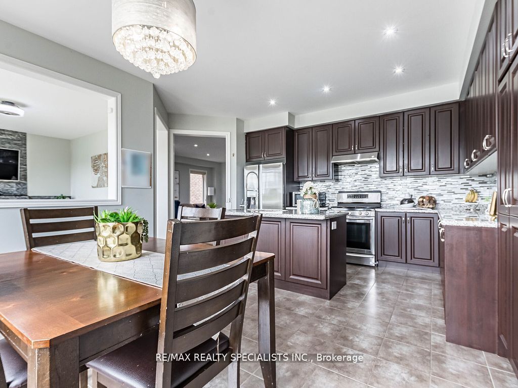 26 Lloyd Cres