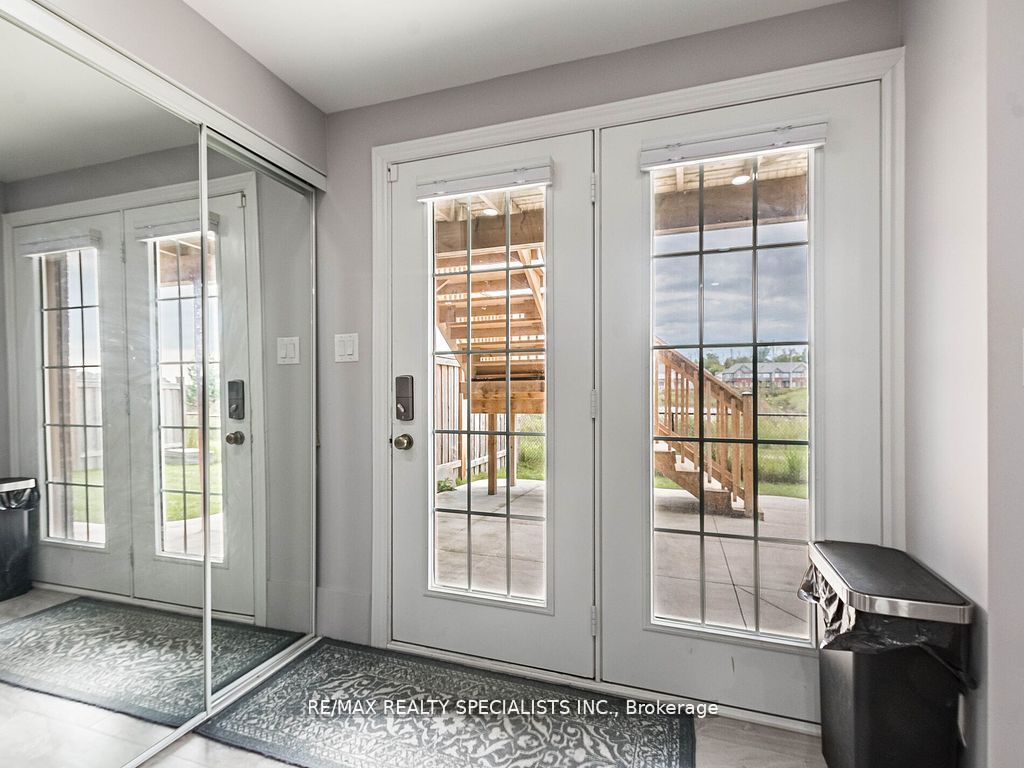 26 Lloyd Cres