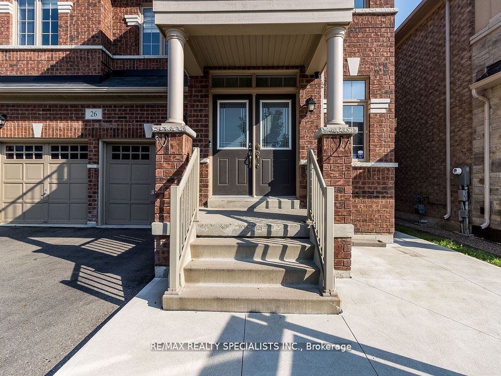 26 Lloyd Cres