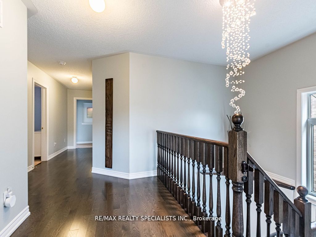 26 Lloyd Cres