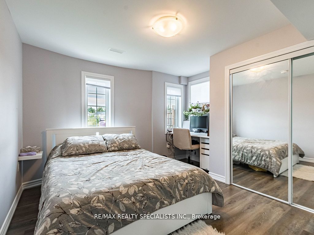 26 Lloyd Cres