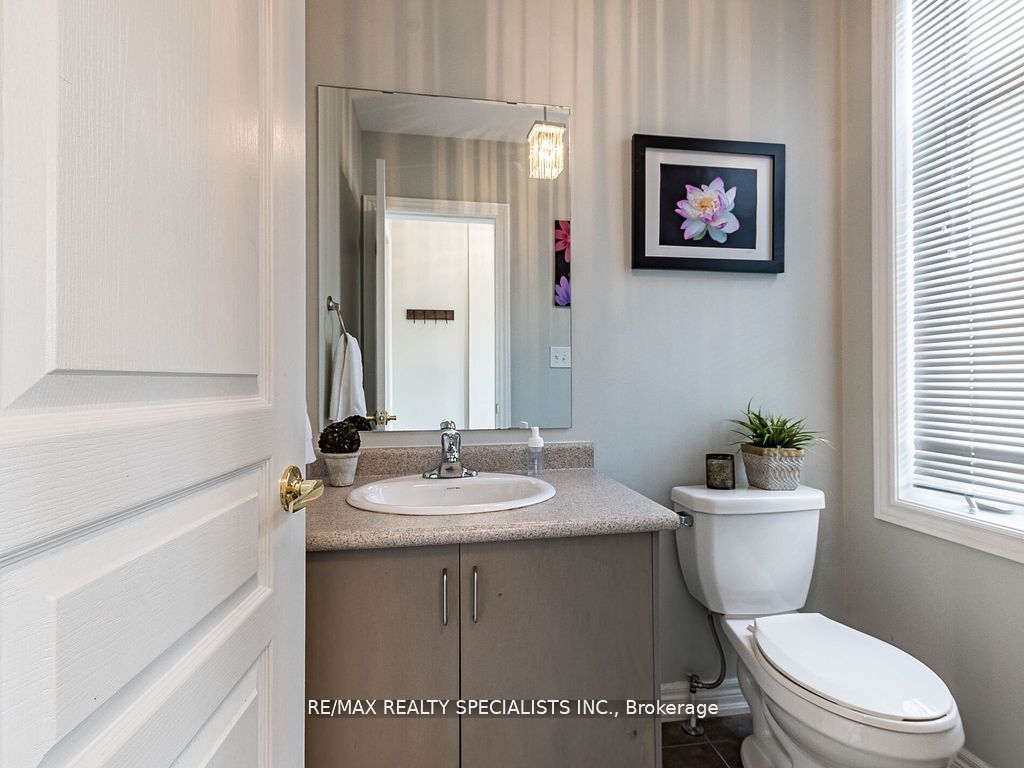 26 Lloyd Cres