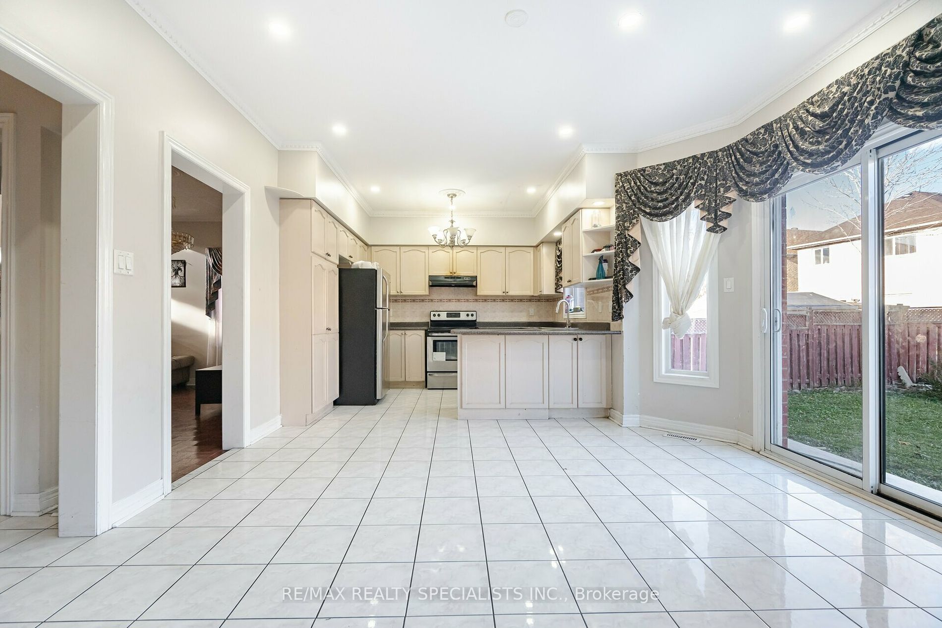 9 Whitewash Way