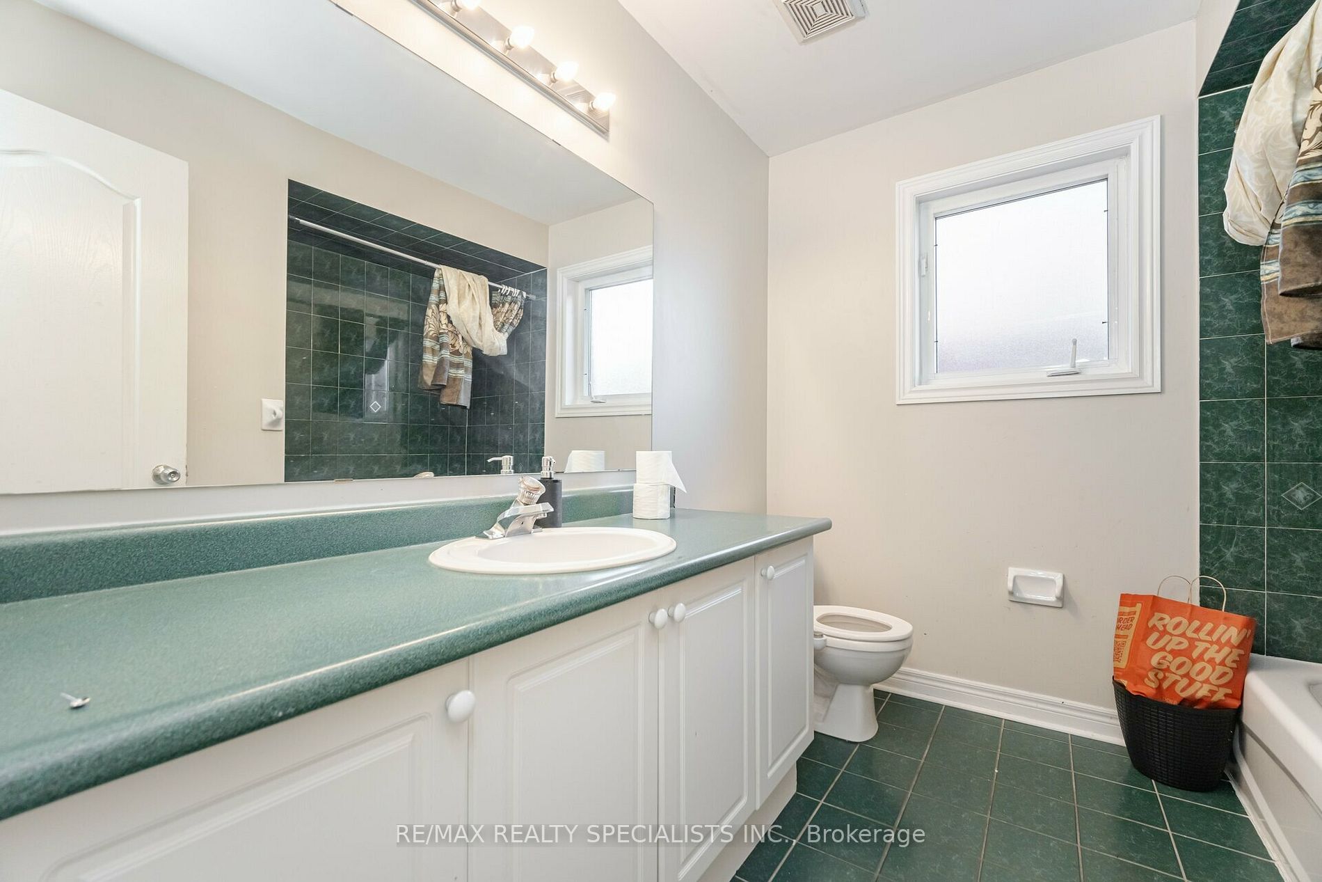 9 Whitewash Way