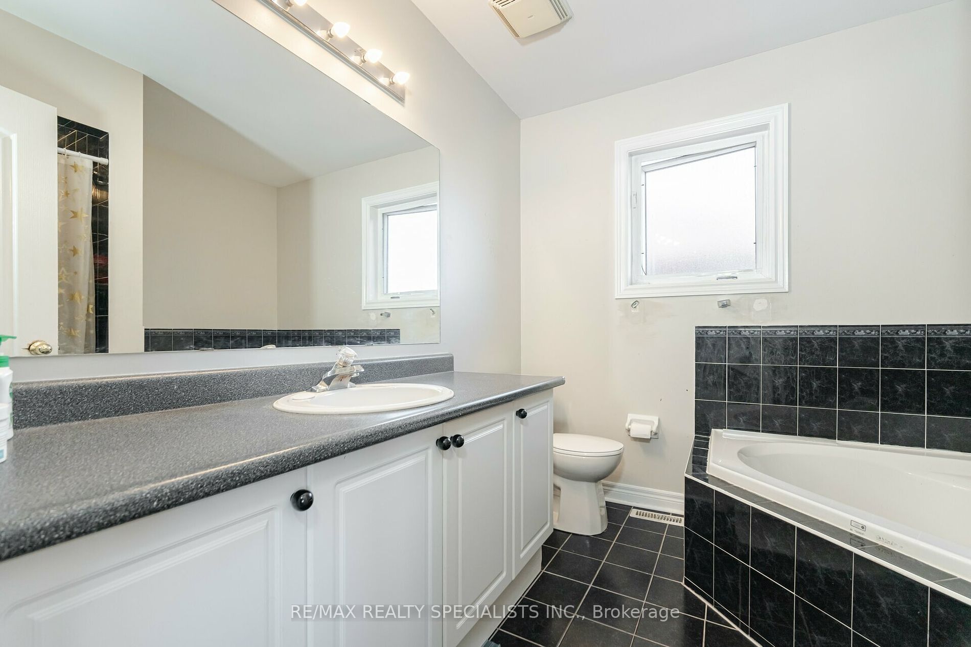 9 Whitewash Way