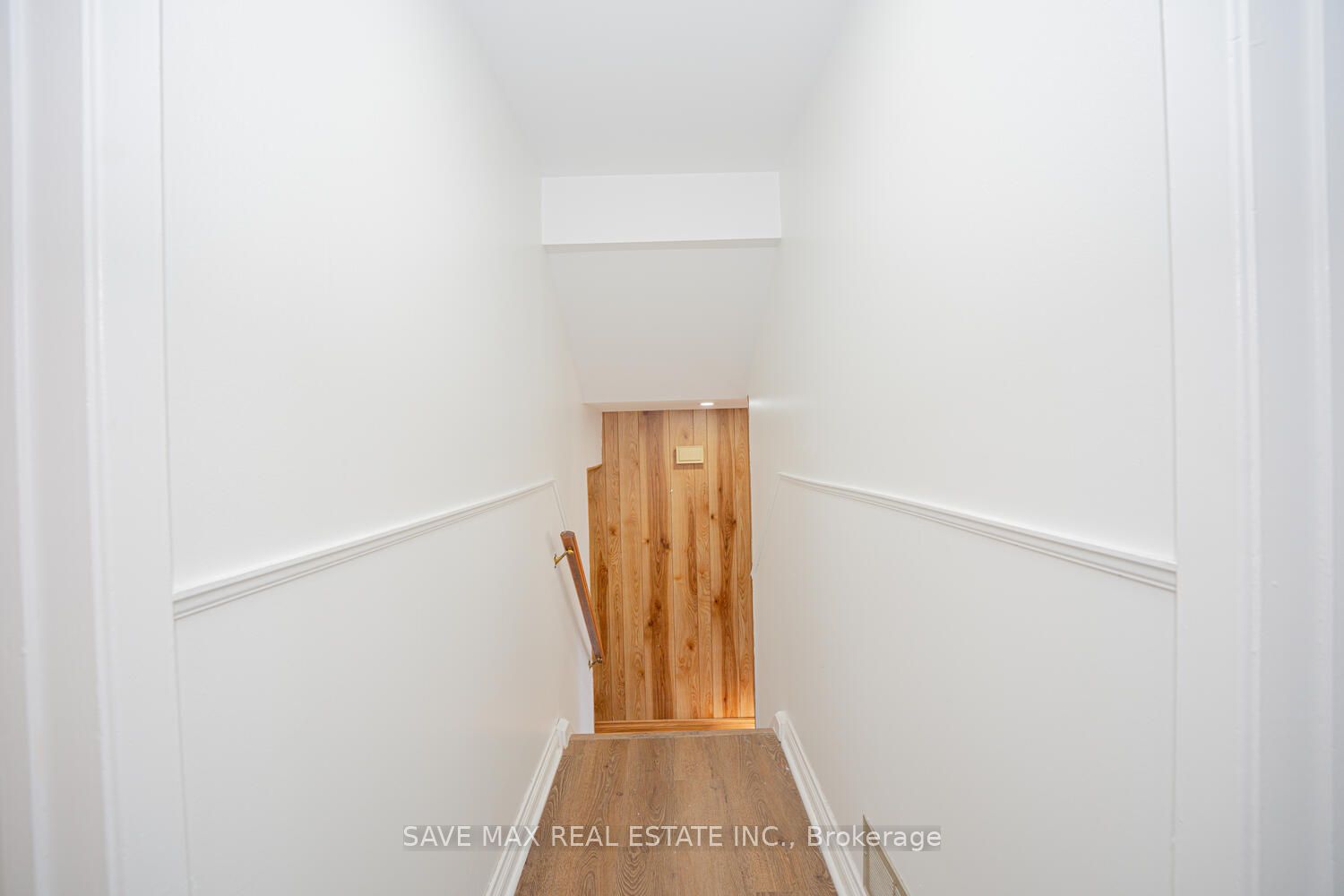 2 Geneva Cres