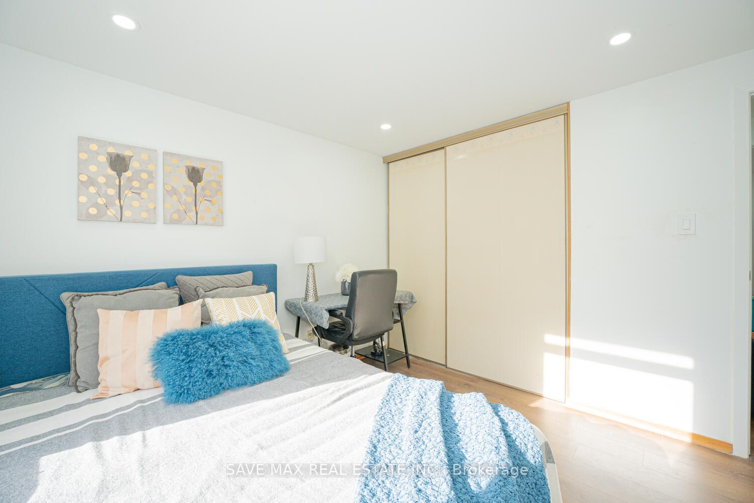 2 Geneva Cres