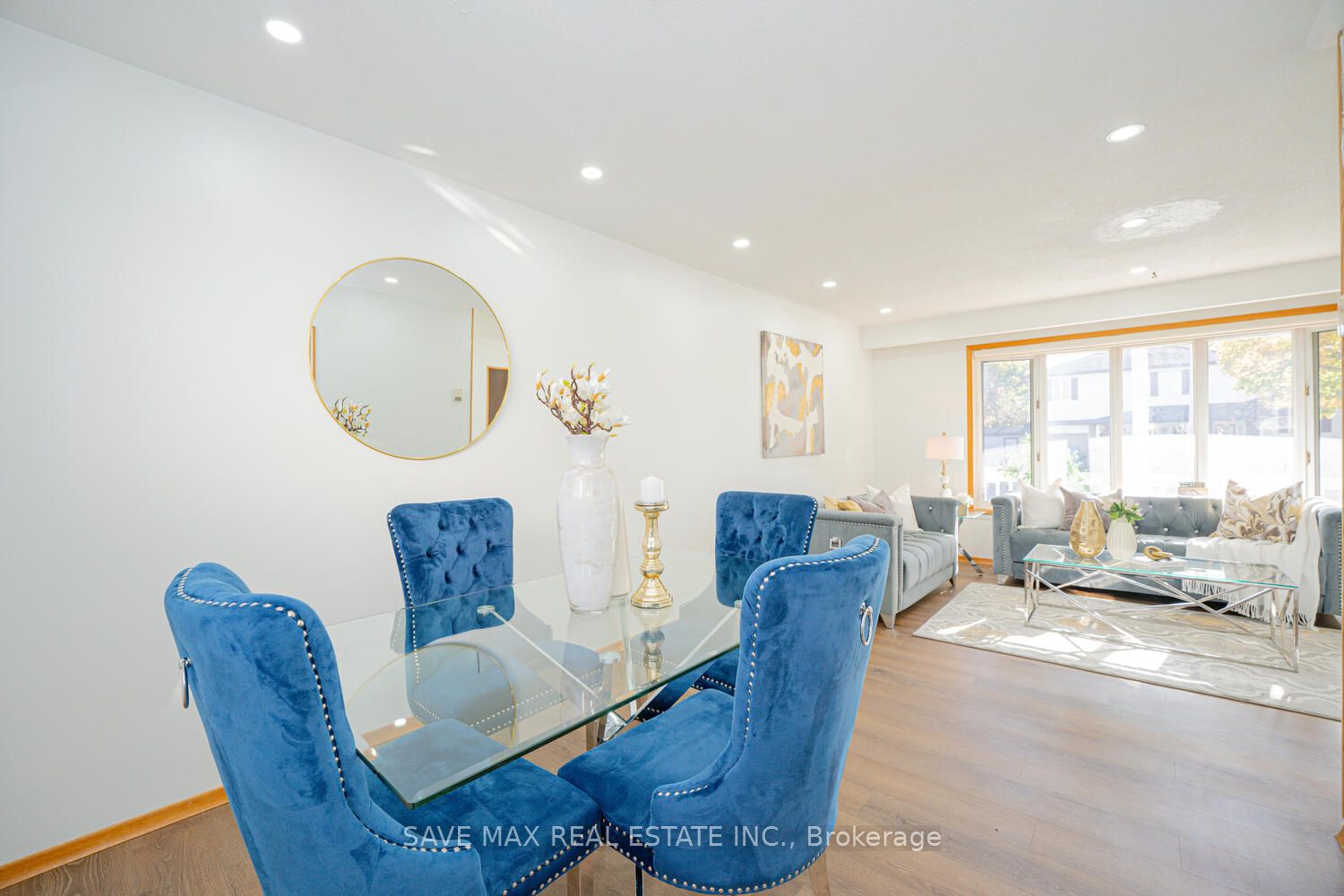 2 Geneva Cres