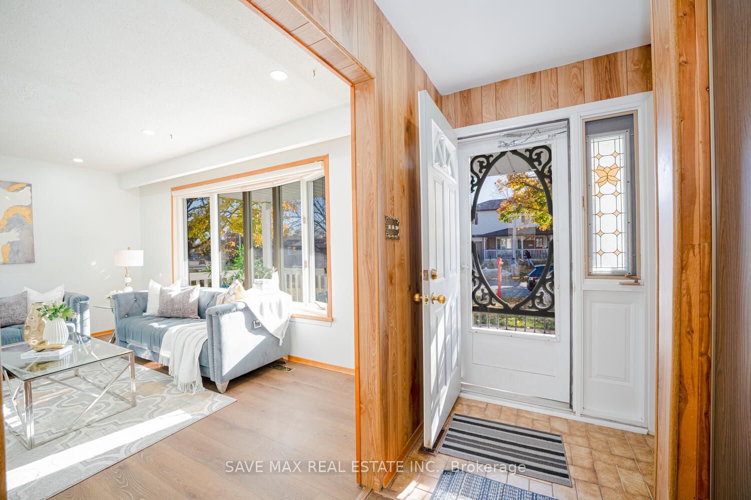 2 Geneva Cres