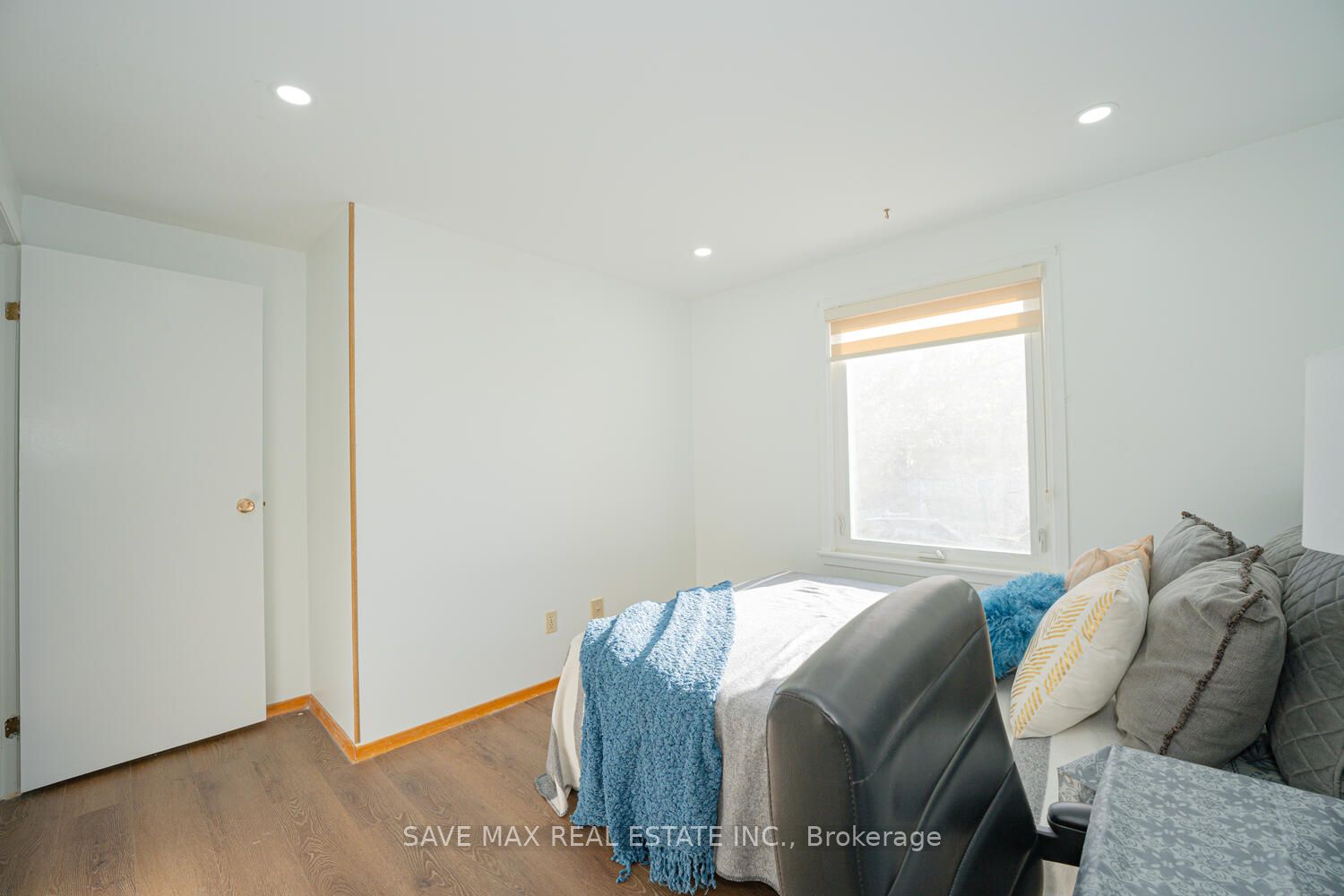 2 Geneva Cres