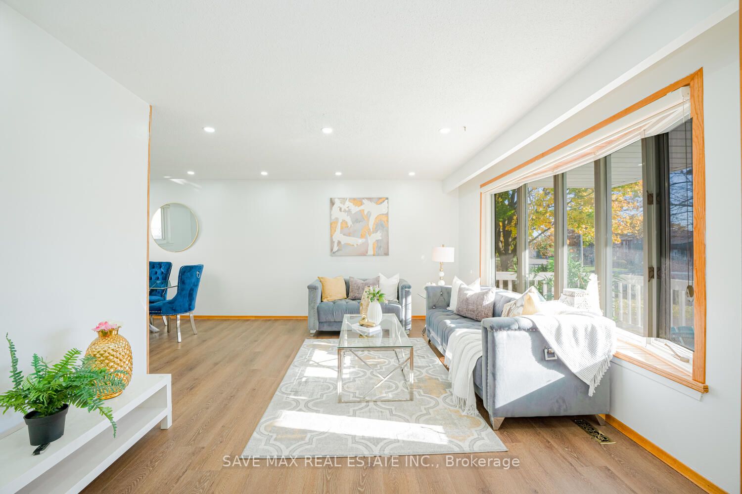 2 Geneva Cres
