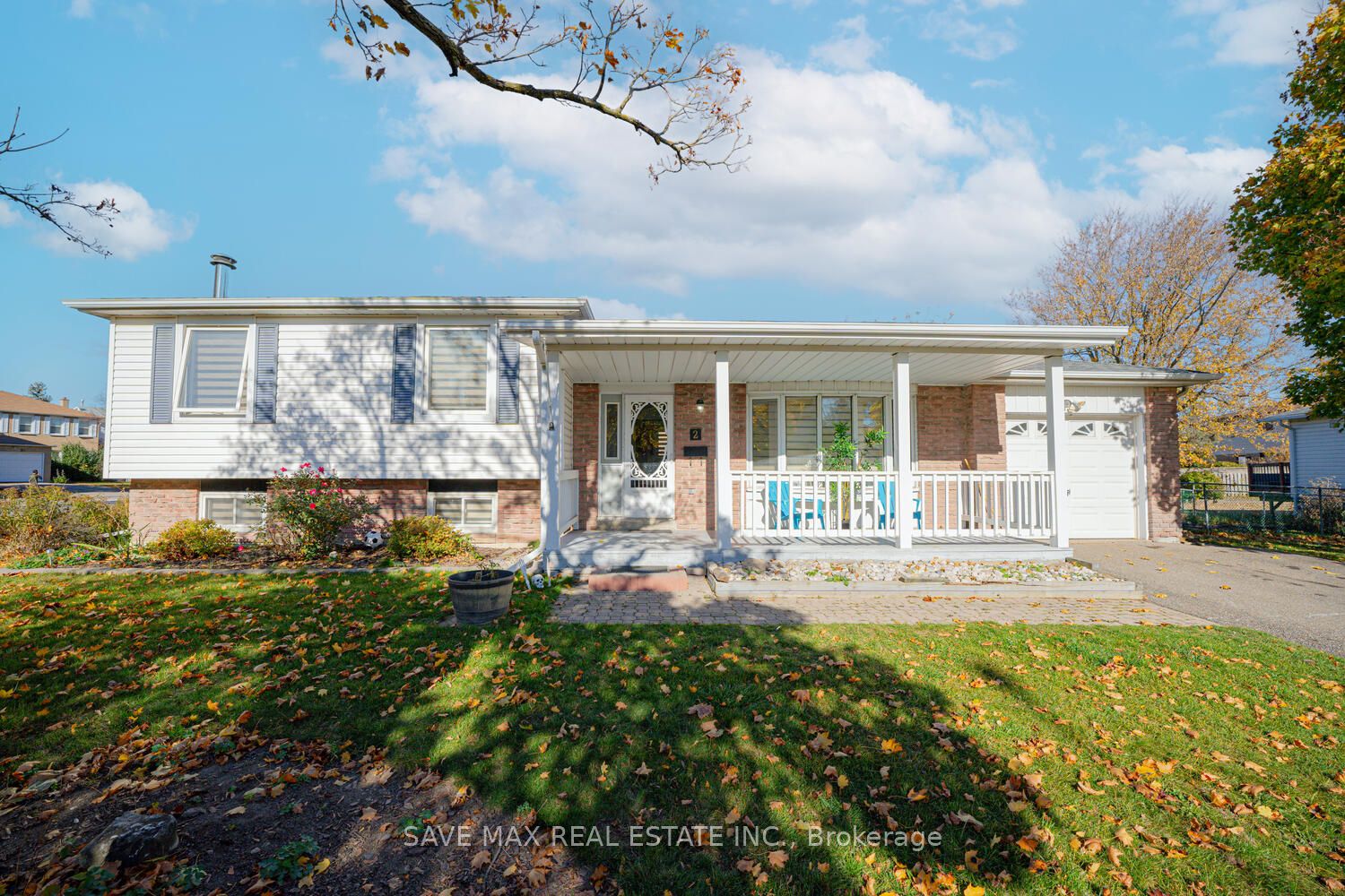 2 Geneva Cres