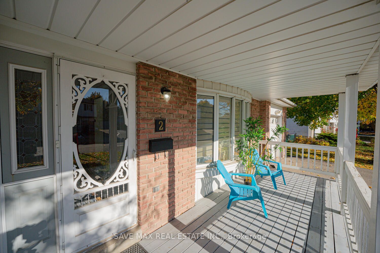 2 Geneva Cres