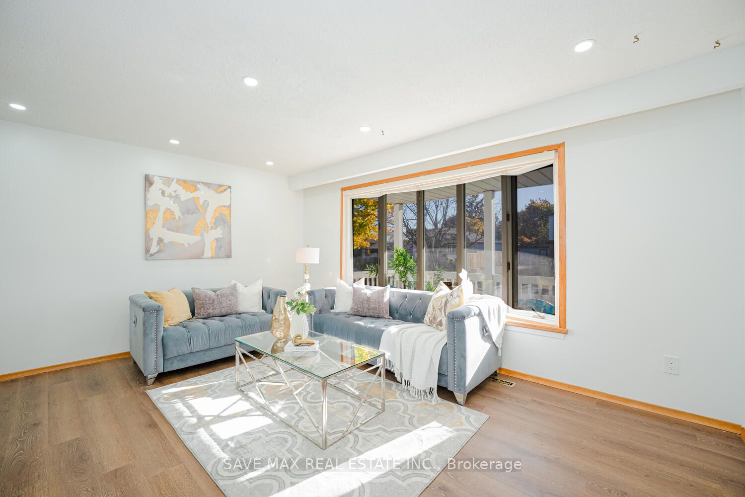2 Geneva Cres