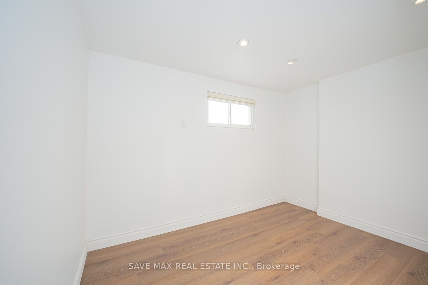 2 Geneva Cres