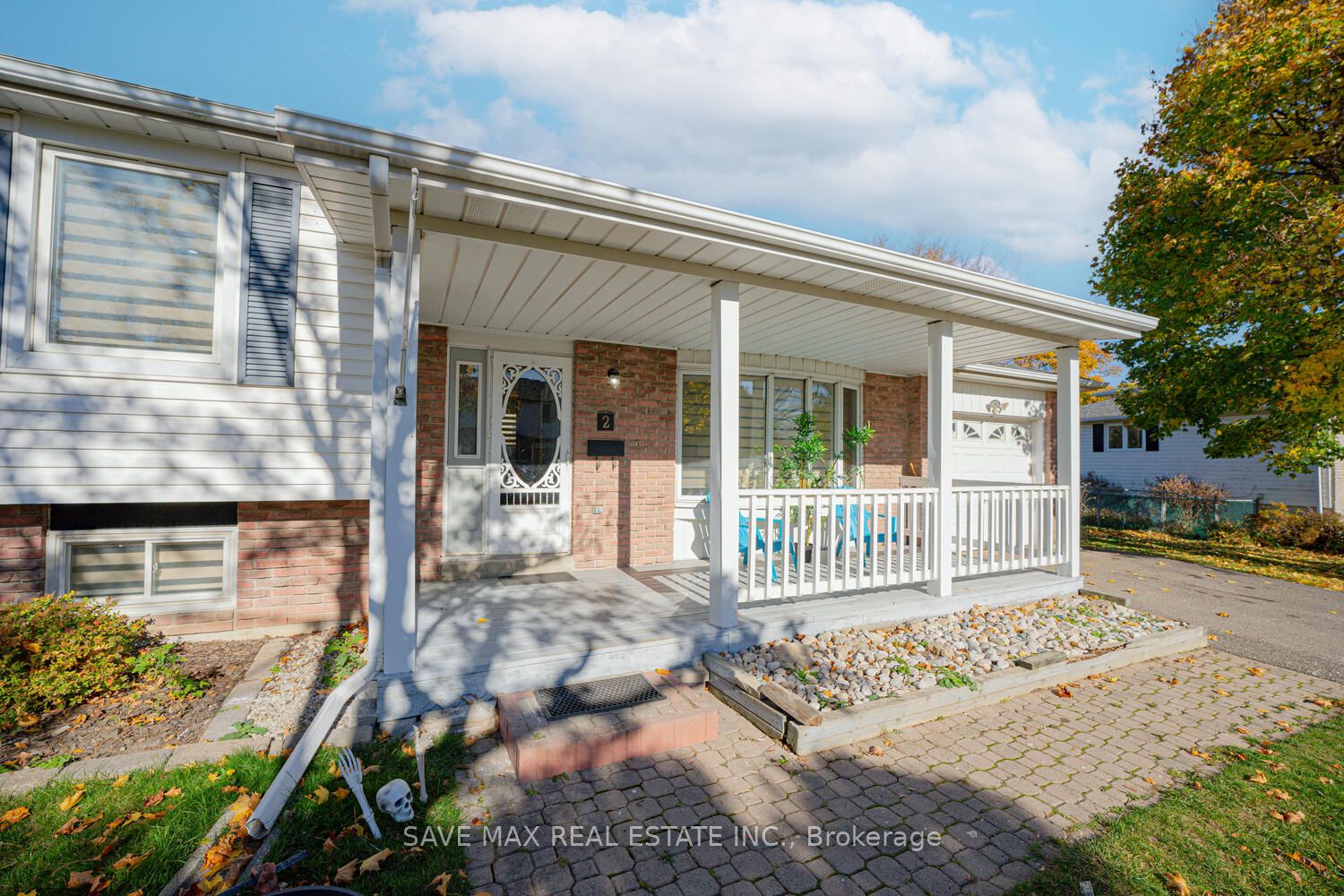 2 Geneva Cres