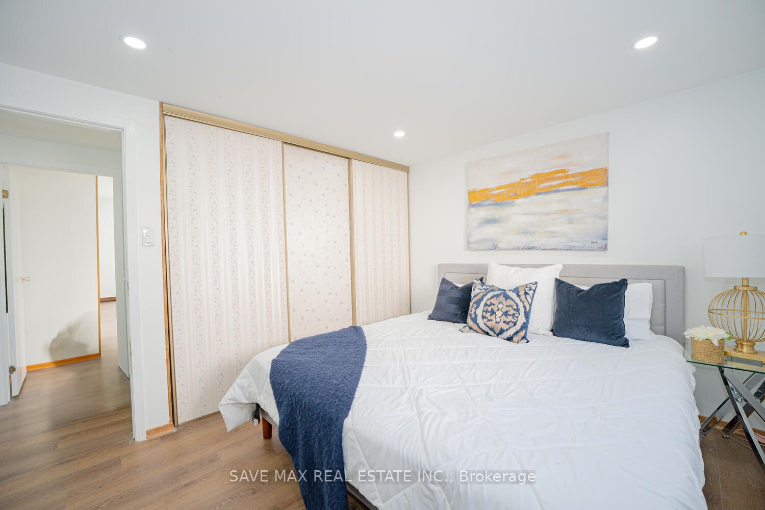 2 Geneva Cres