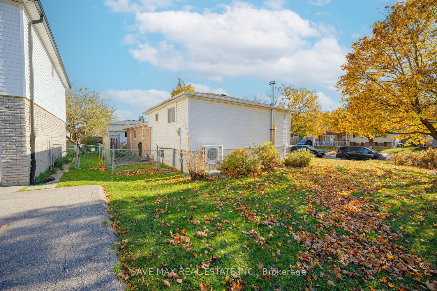 2 Geneva Cres