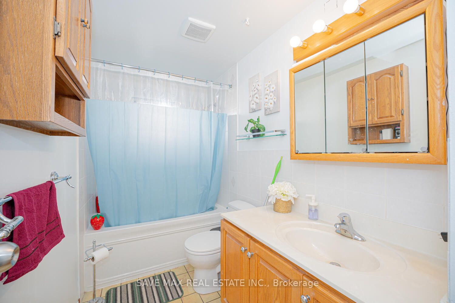 2 Geneva Cres