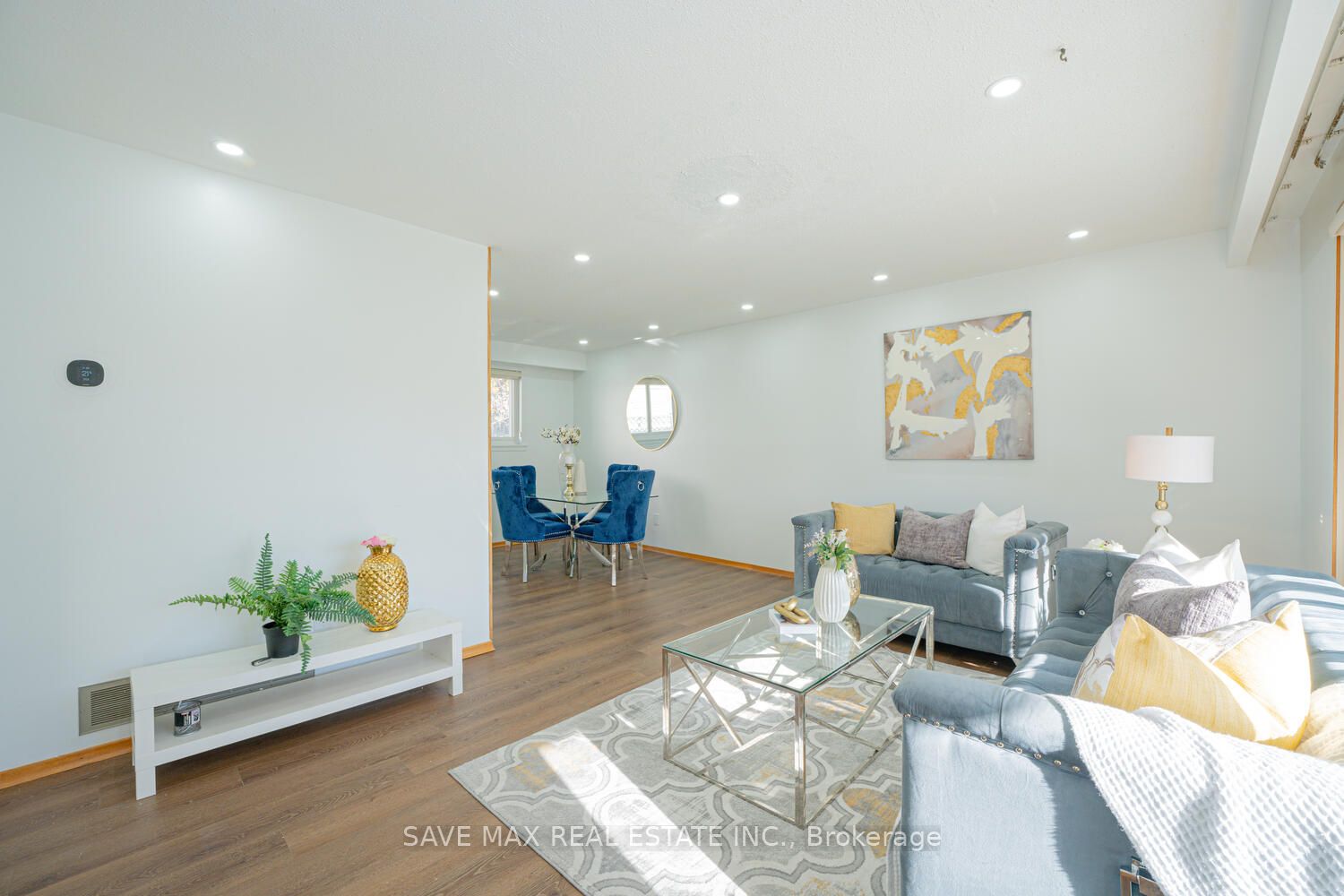 2 Geneva Cres