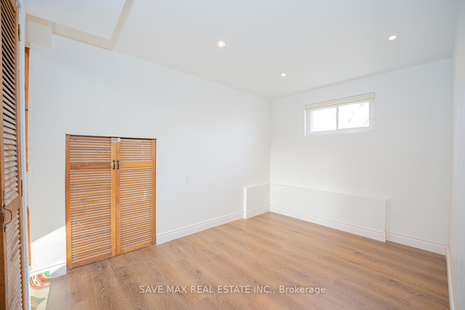 2 Geneva Cres
