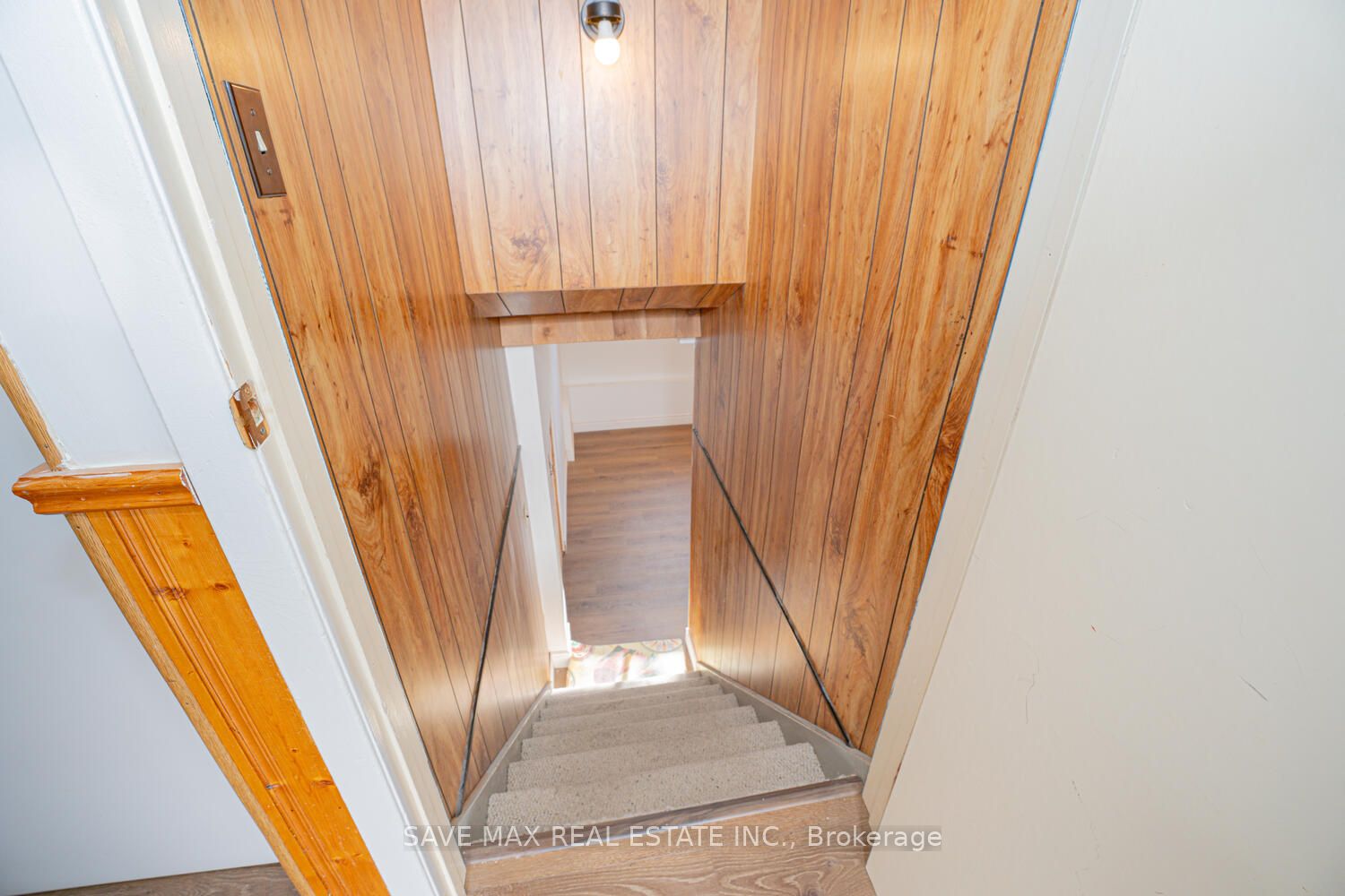 2 Geneva Cres