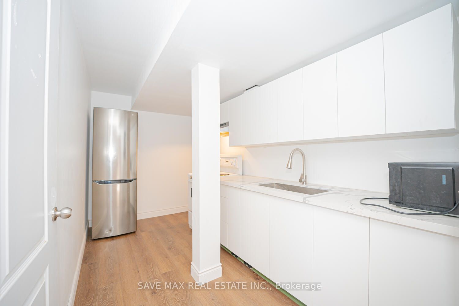 2 Geneva Cres