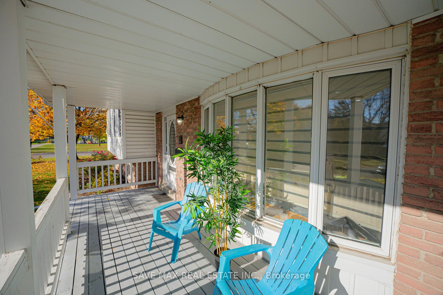 2 Geneva Cres