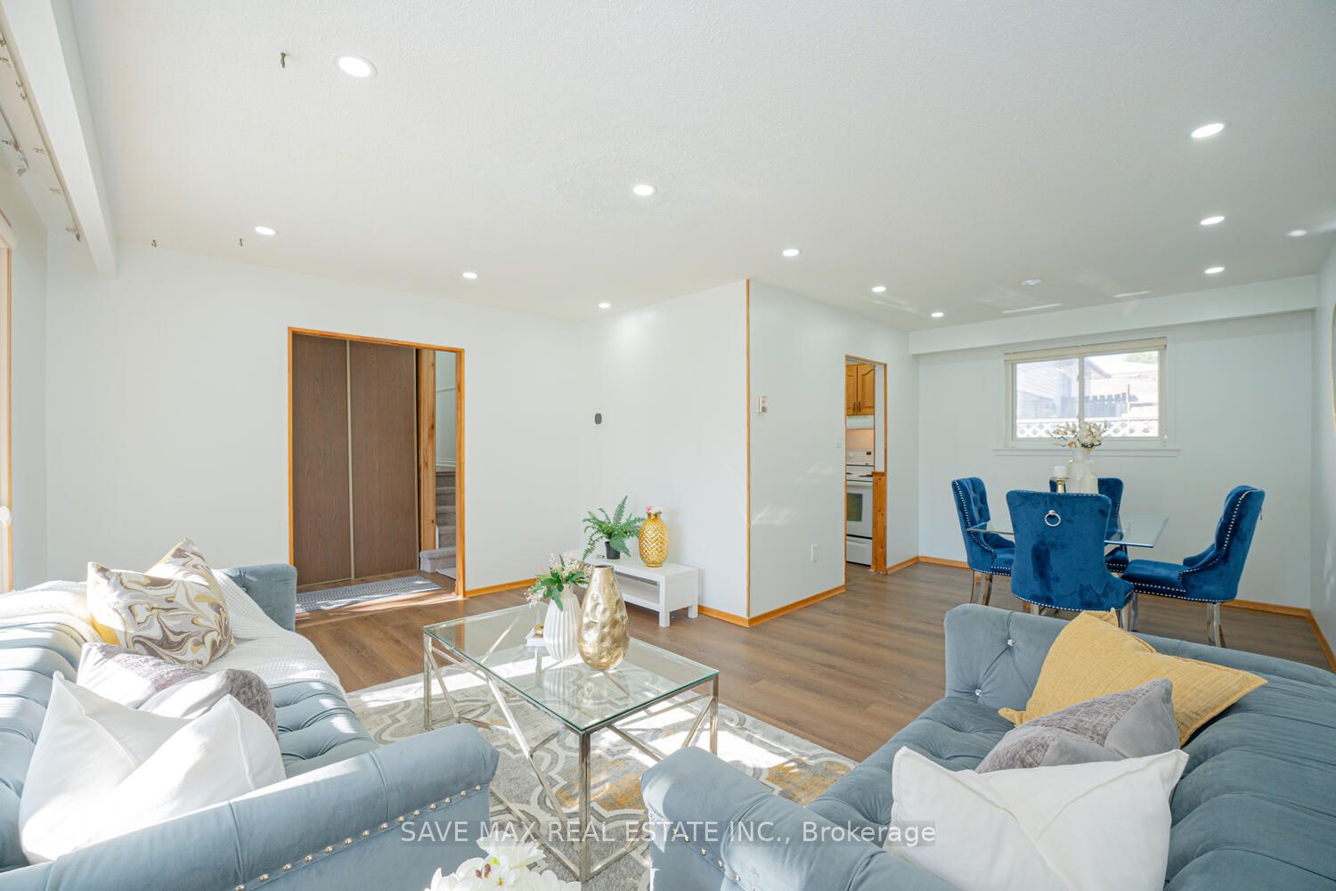 2 Geneva Cres