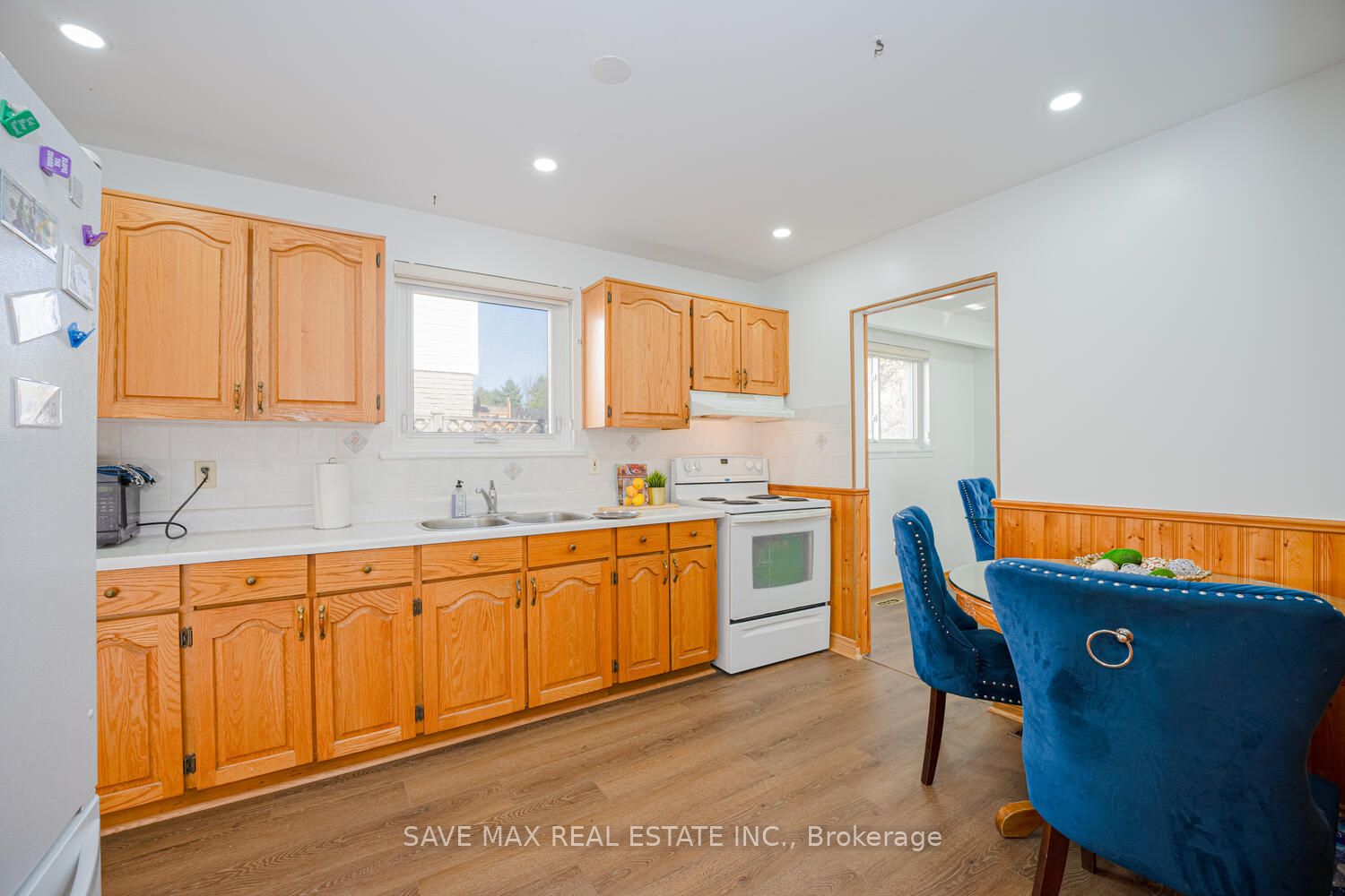 2 Geneva Cres