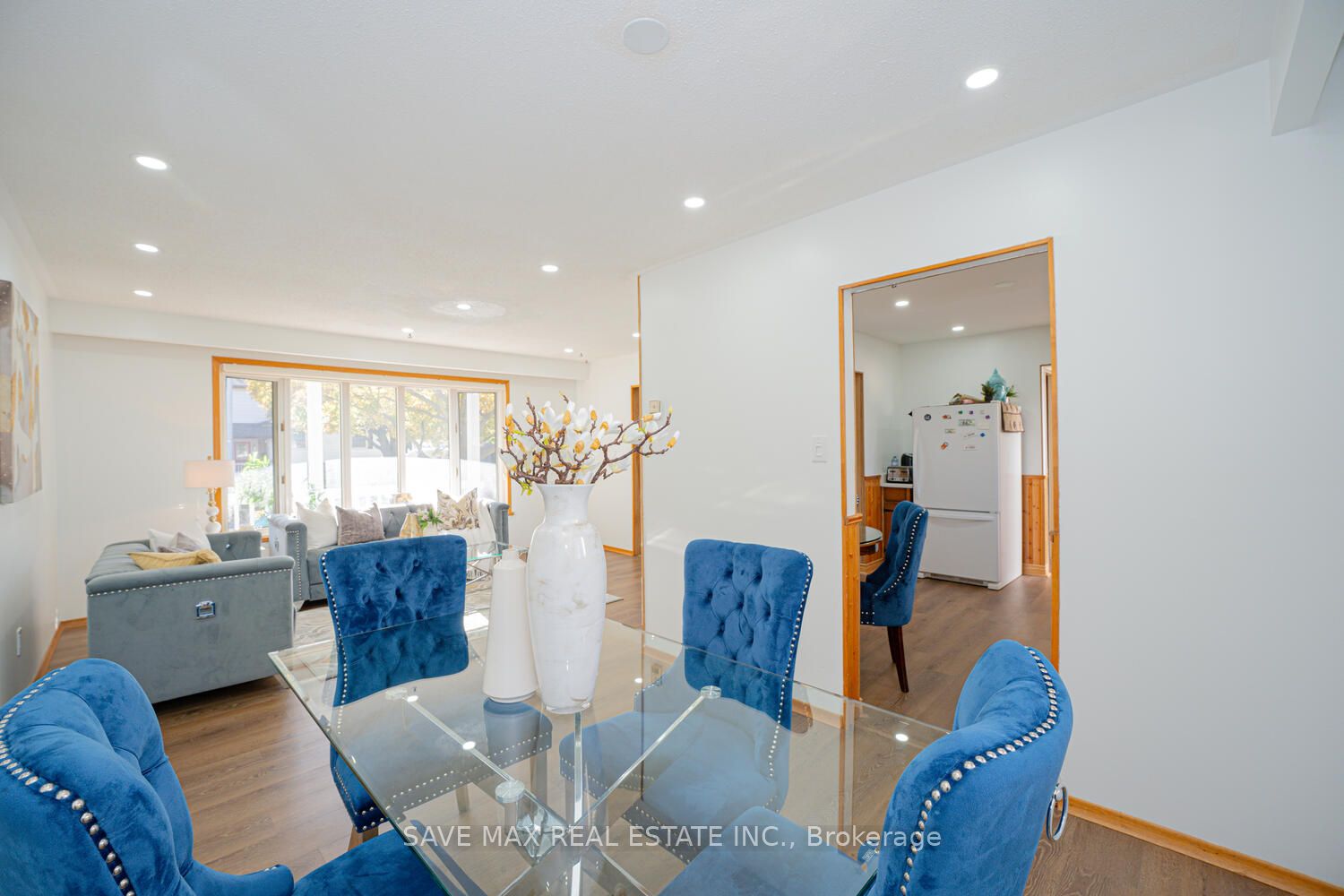 2 Geneva Cres