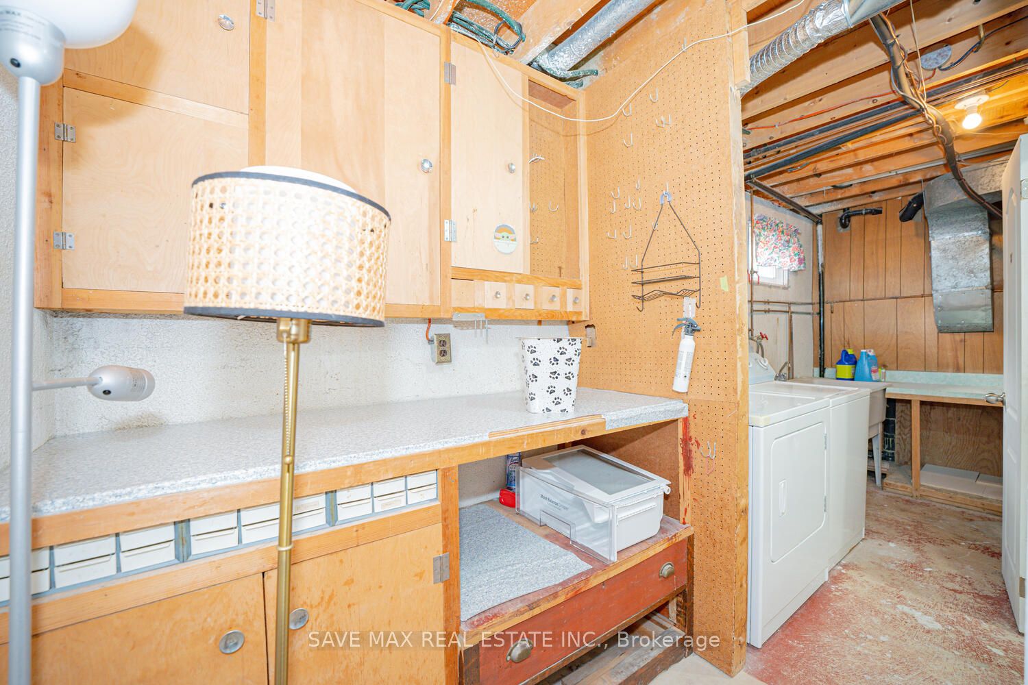2 Geneva Cres