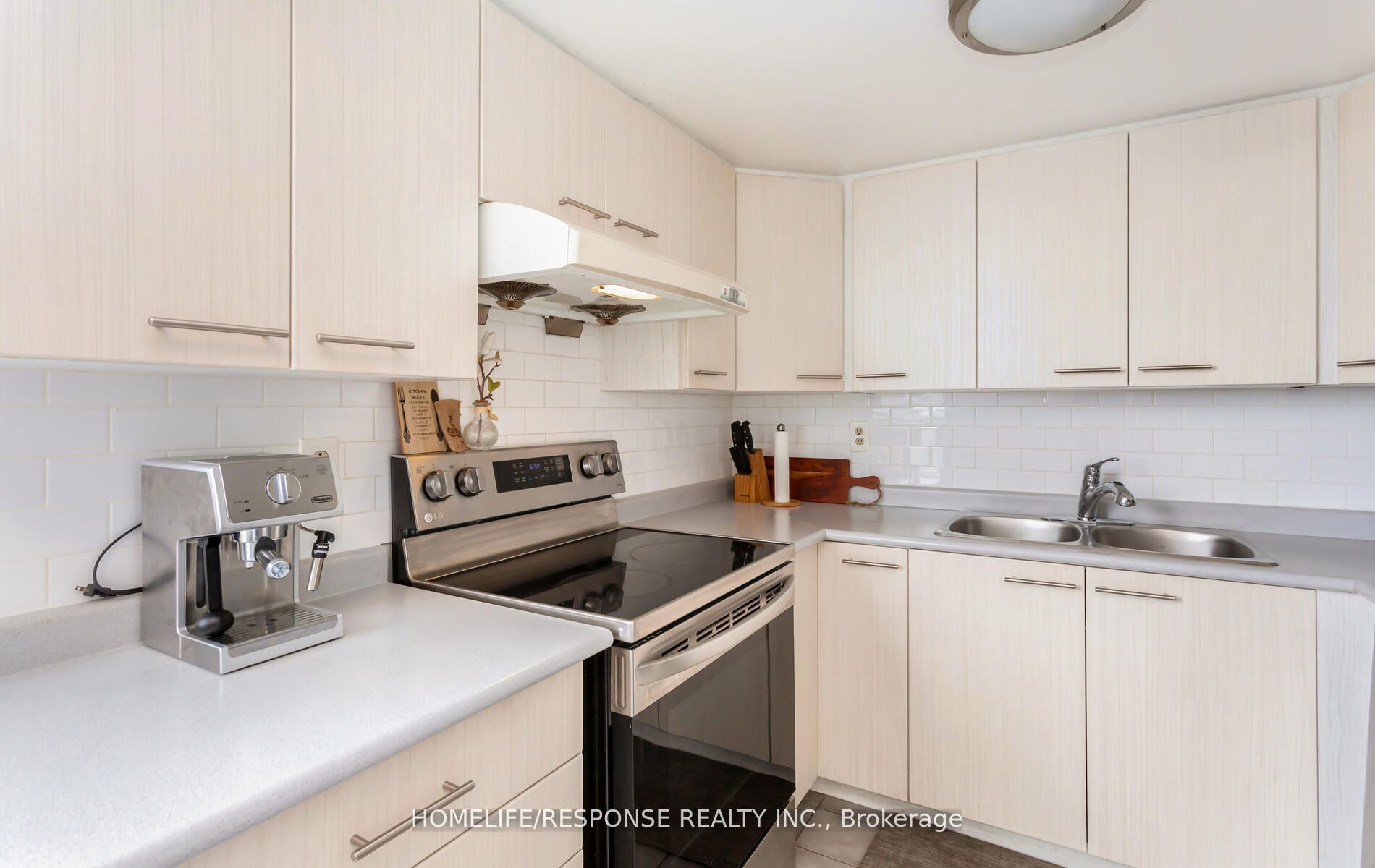 25 AGNES St, #409