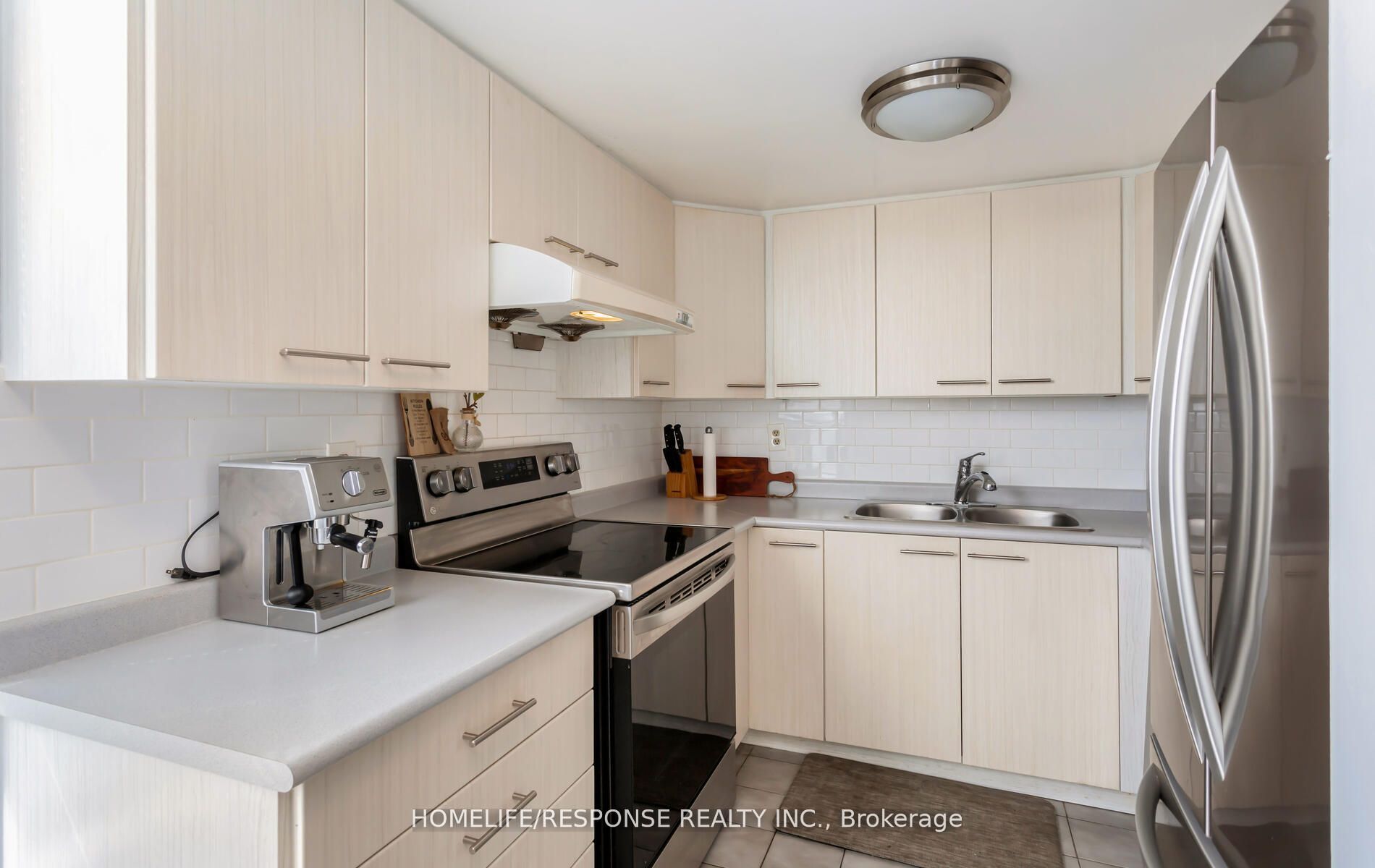 25 AGNES St, #409