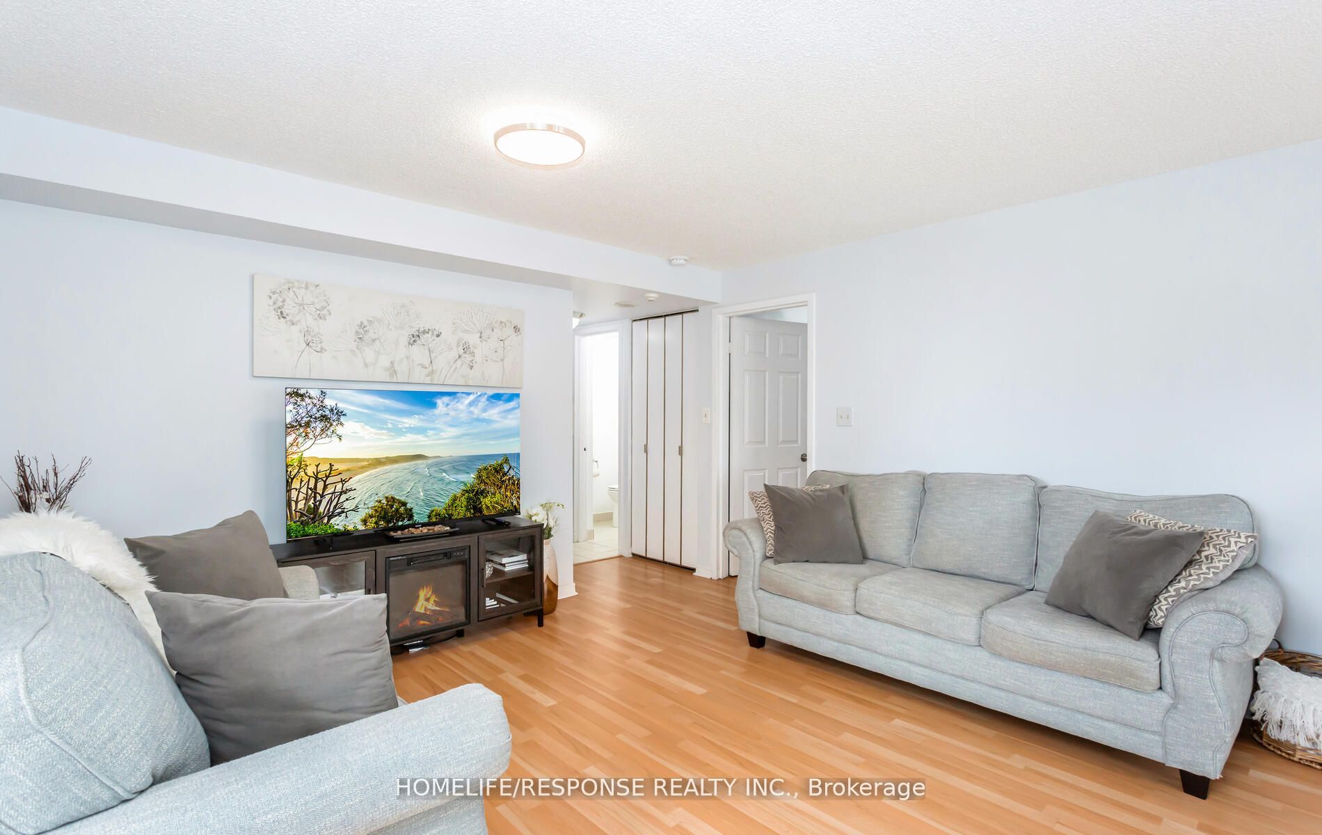 25 AGNES St, #409