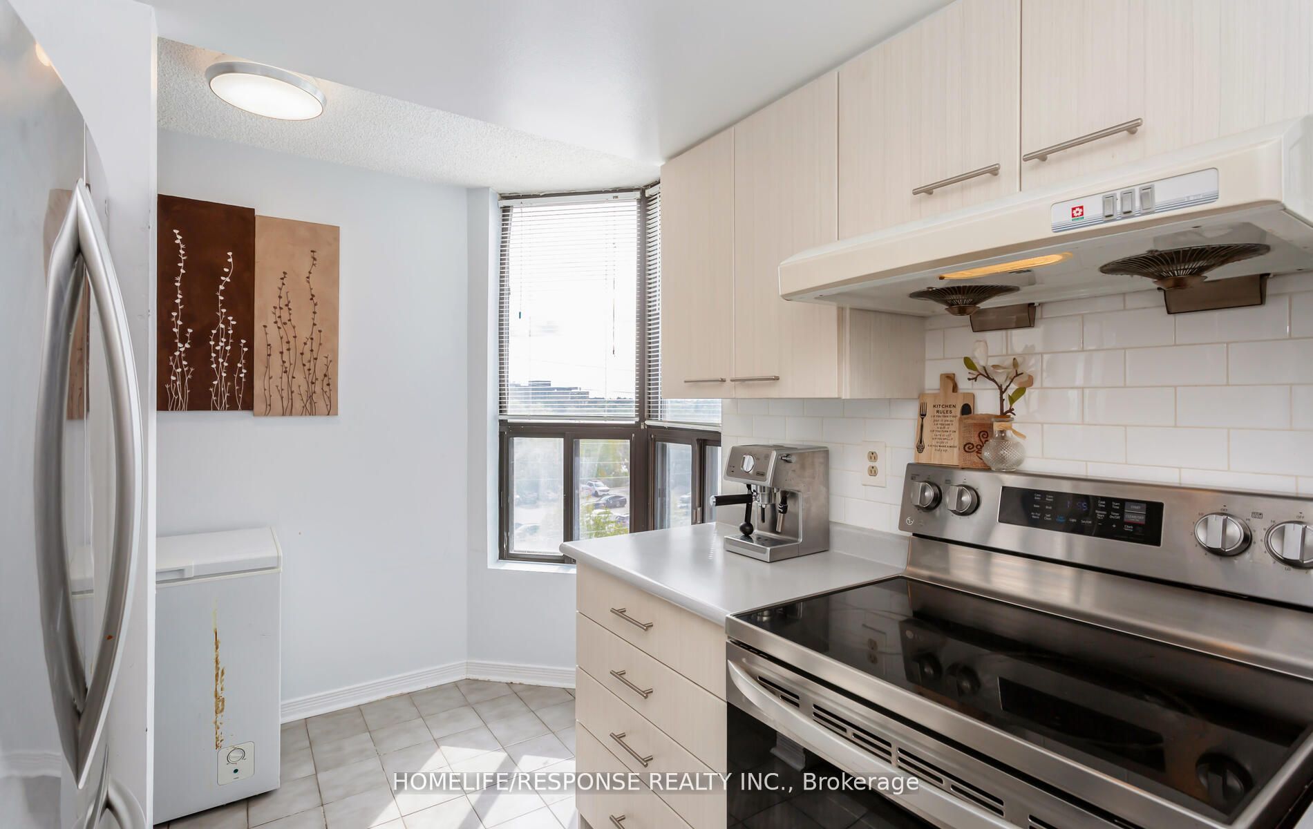 25 AGNES St, #409