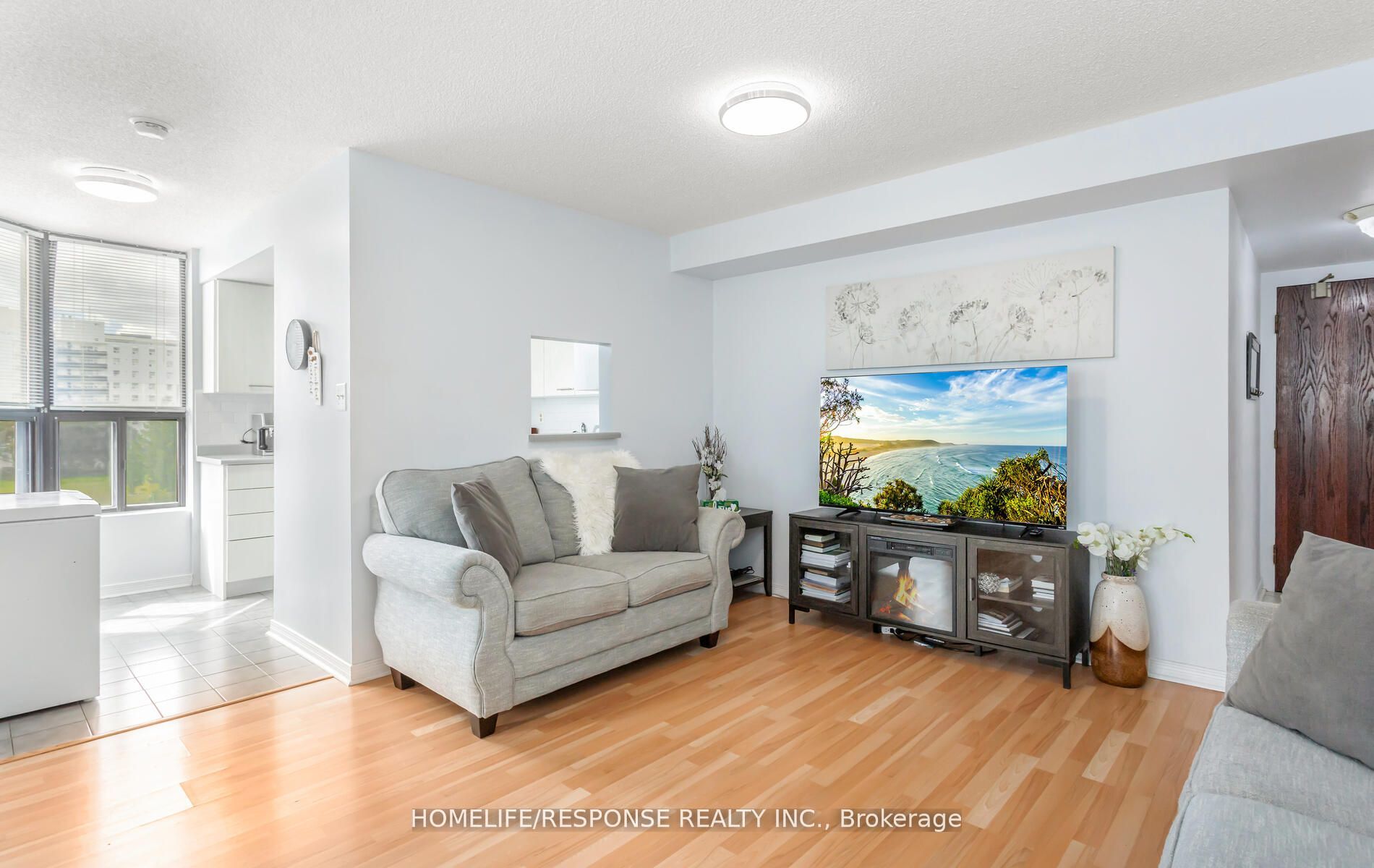 25 AGNES St, #409