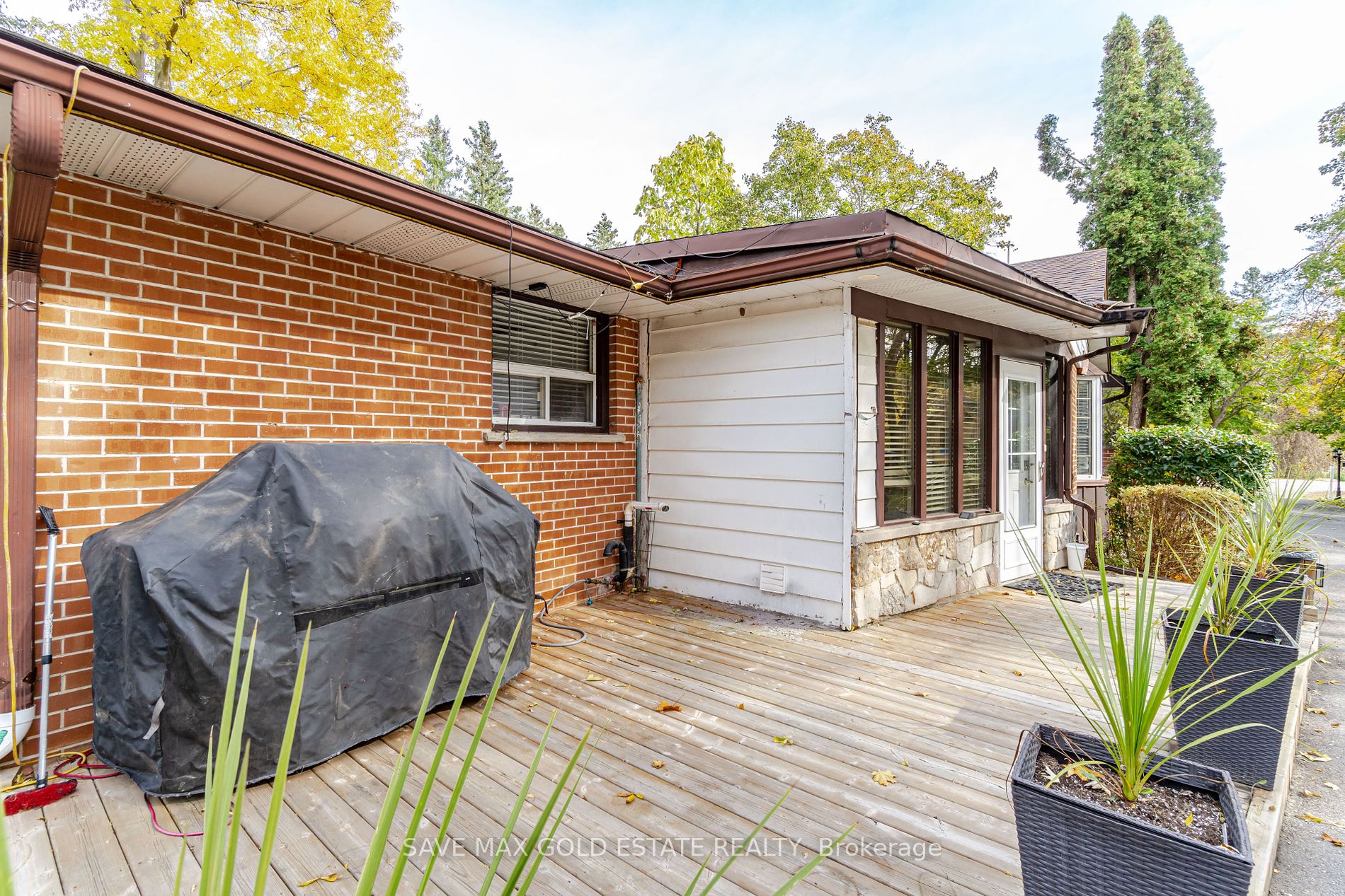 362 King St