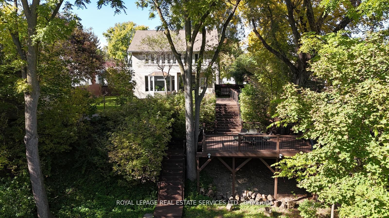39 Clarence St